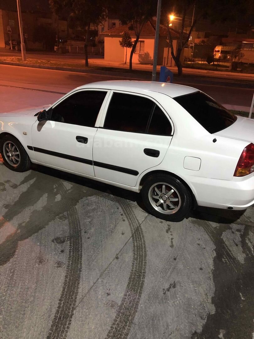 Sahibinden Hyundai Accent 1.3 Admire 2004 Model Mersin 258.000 km Beyaz 7