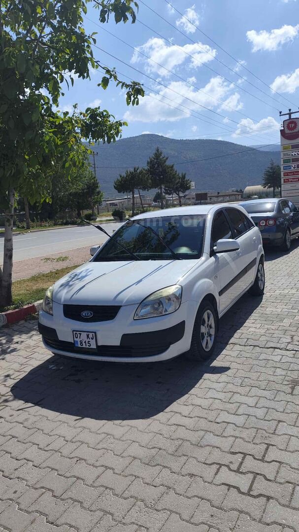 Sahibinden Kia Rio 1.5 CRDi EX Comfort 2006 Model Konya 204.000 km Beyaz 3