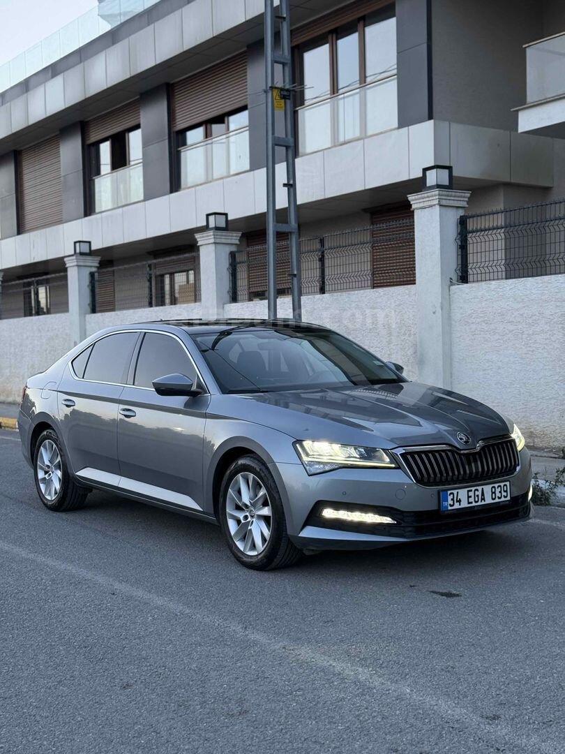 Sahibinden Skoda SuperB 1.5 TSI Elite 2021 Model İstanbul 106.000 km Gri (Gümüş) 5