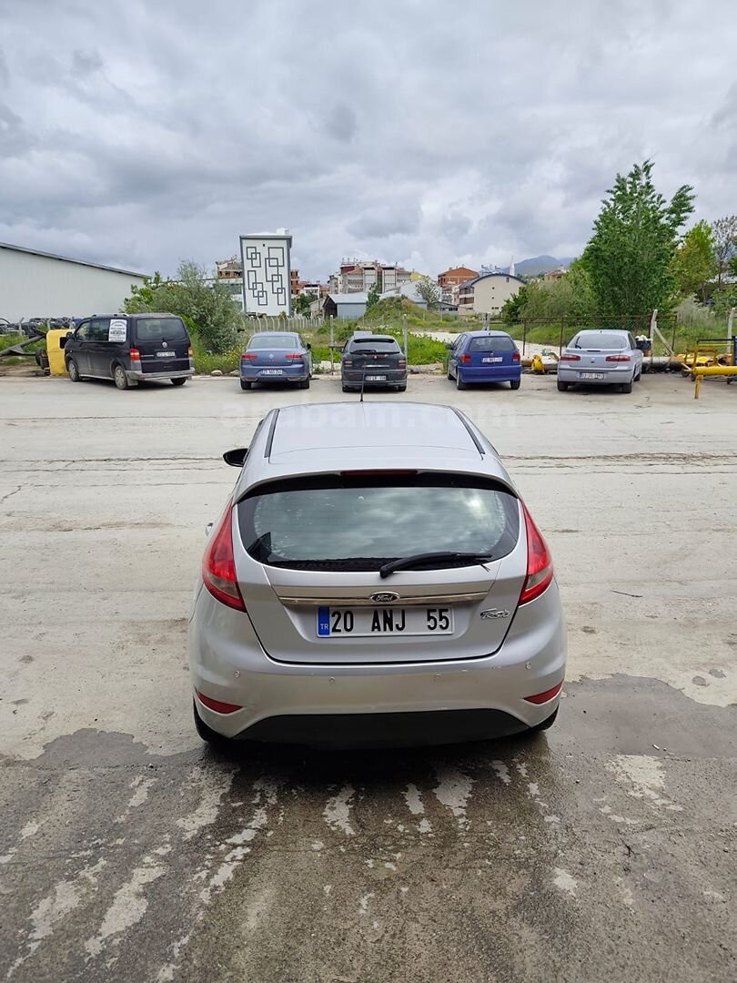 Sahibinden Ford Fiesta 1.4 TDCi Trend 2012 Model Muğla 205.000 km Gri (Gümüş) 6