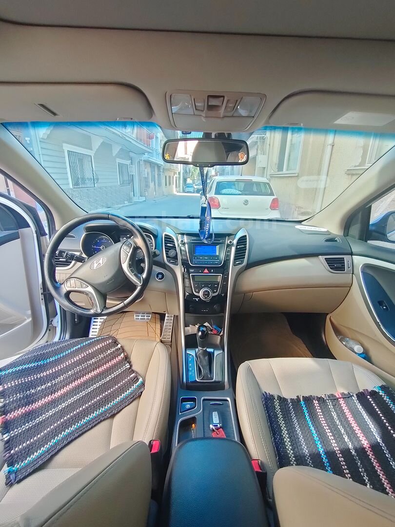 Sahibinden Hyundai i30 1.6 CRDi Elite 2013 Model İzmir 171.900 km Beyaz 6