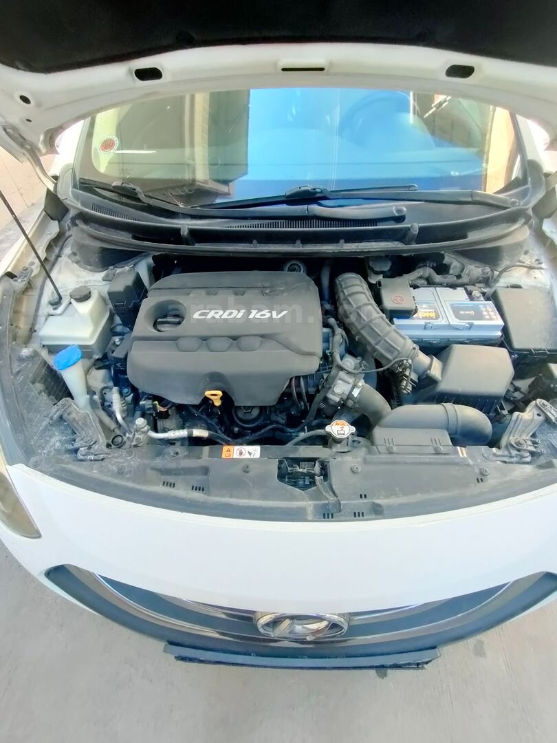 Sahibinden Hyundai i30 1.6 CRDi Elite 2013 Model İzmir 171.900 km Beyaz 3