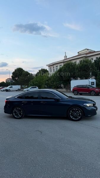 Sahibinden Honda Civic 1.5 i-VTEC Eco Executive Plus 2025 Model Bursa 17.000.000 km Lacivert