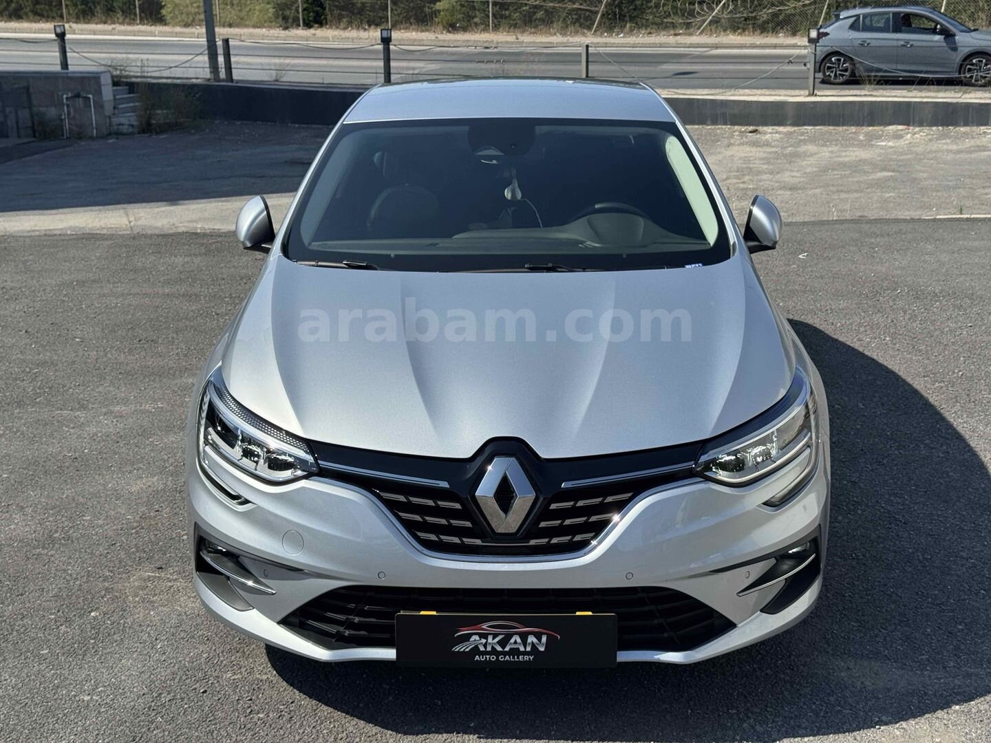 Galeriden Renault Megane 1.3 TCe Icon 2024 Model İstanbul 9.000 km Gri (Gümüş) 5