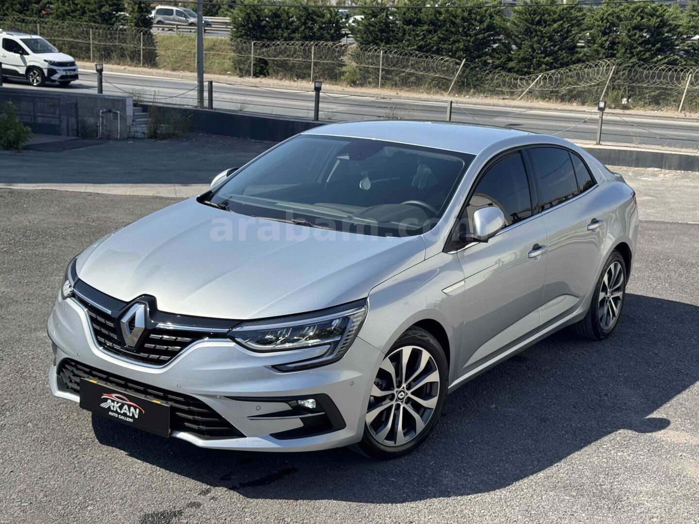Galeriden Renault Megane 1.3 TCe Icon 2024 Model İstanbul 9.000 km Gri (Gümüş) 1