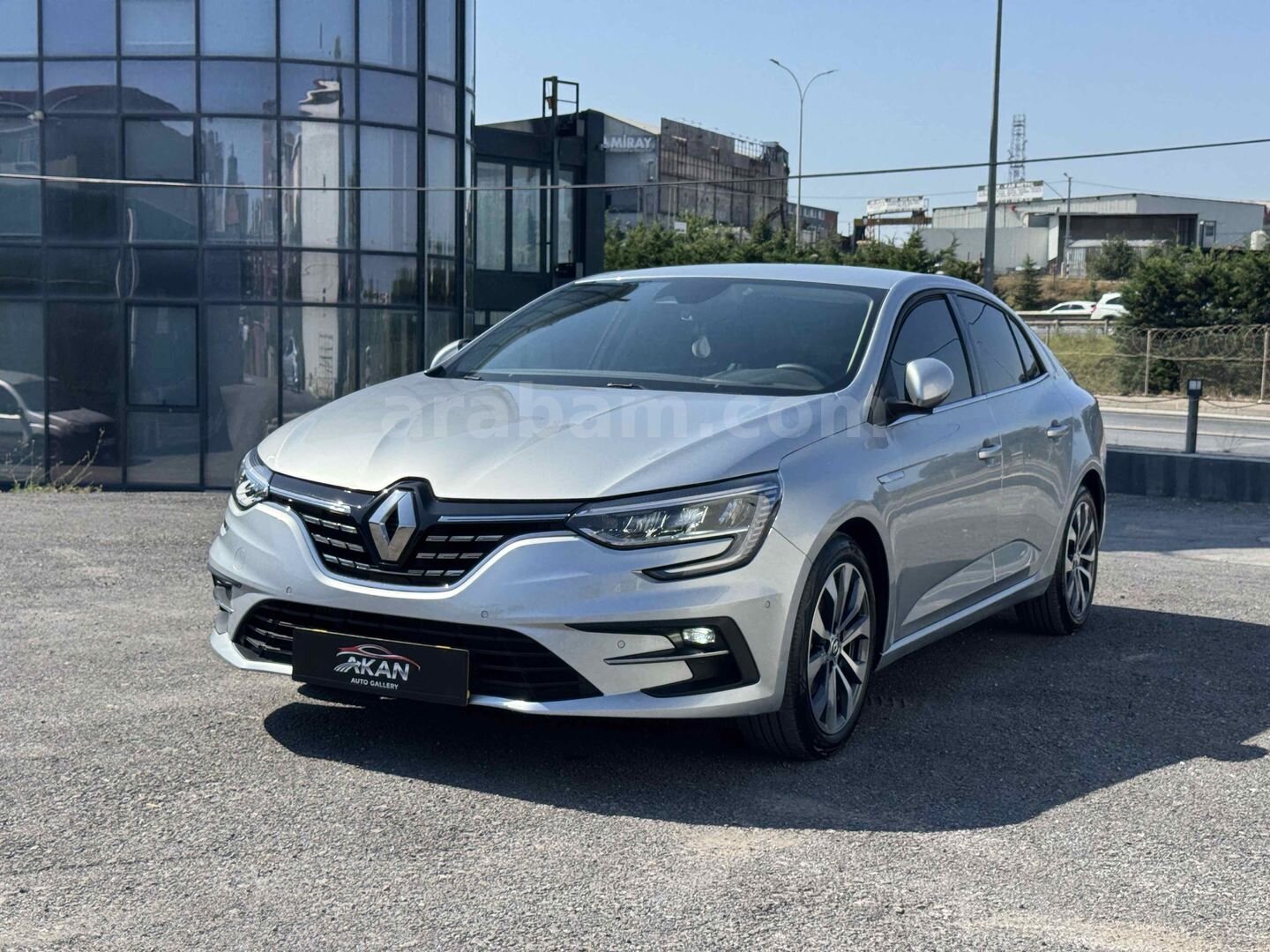 Galeriden Renault Megane 1.3 TCe Icon 2024 Model İstanbul 9.000 km Gri (Gümüş) 3