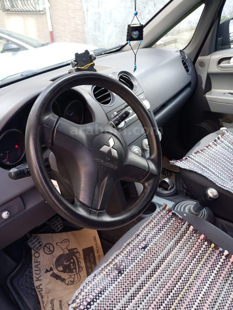 Sahibinden Mitsubishi Colt 1.3 Invite 2005 Model İstanbul 137.000 km Yeşil 5