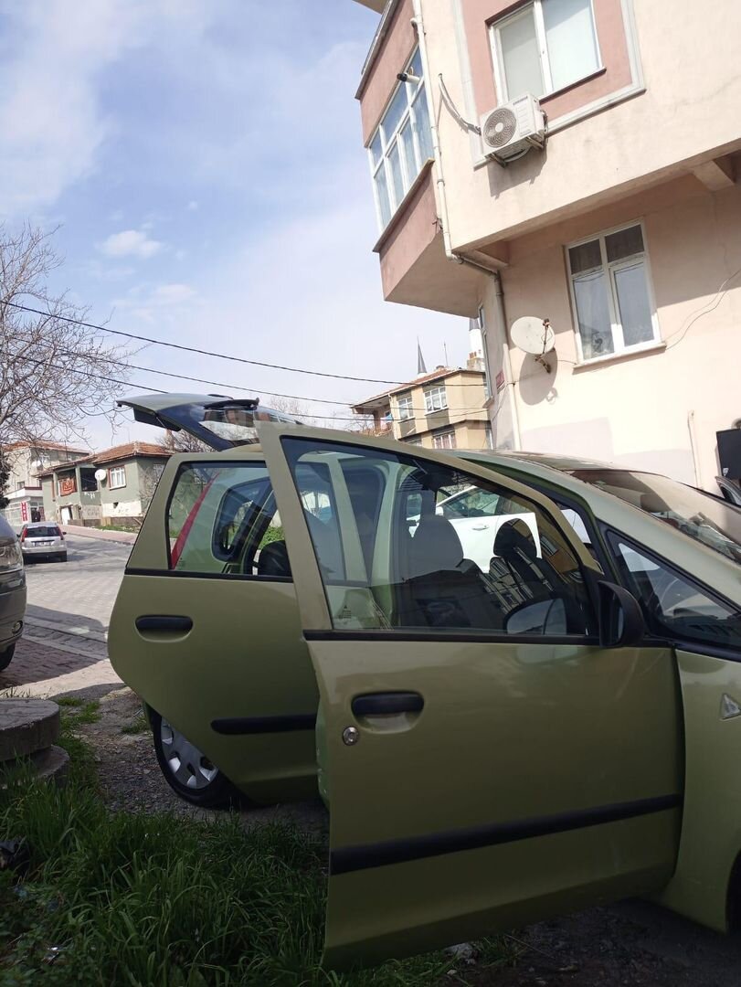 Sahibinden Mitsubishi Colt 1.3 Invite 2005 Model İstanbul 137.000 km Yeşil 6