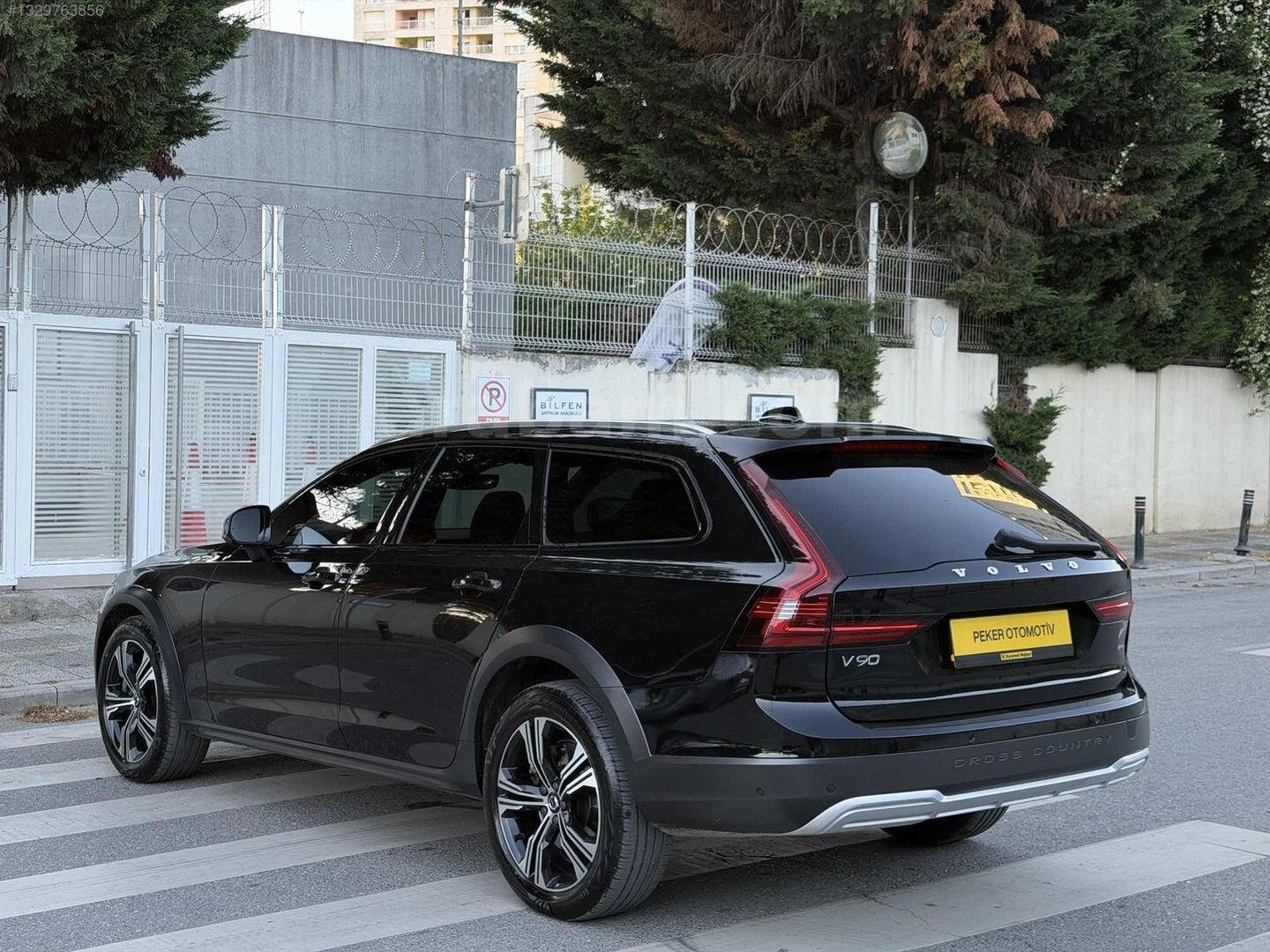 Galeriden Volvo V90 Cross Country 2.0 B5 Plus Bright 2023 Model İstanbul 96.500 km Siyah 5