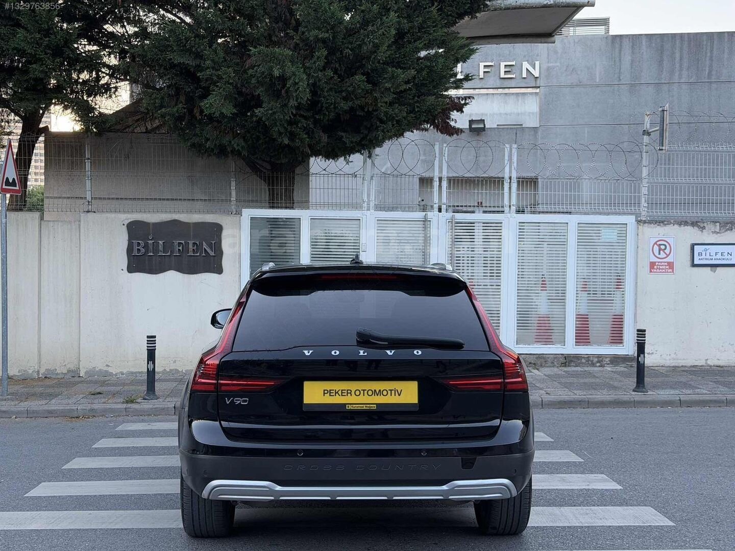 Galeriden Volvo V90 Cross Country 2.0 B5 Plus Bright 2023 Model İstanbul 96.500 km Siyah 6