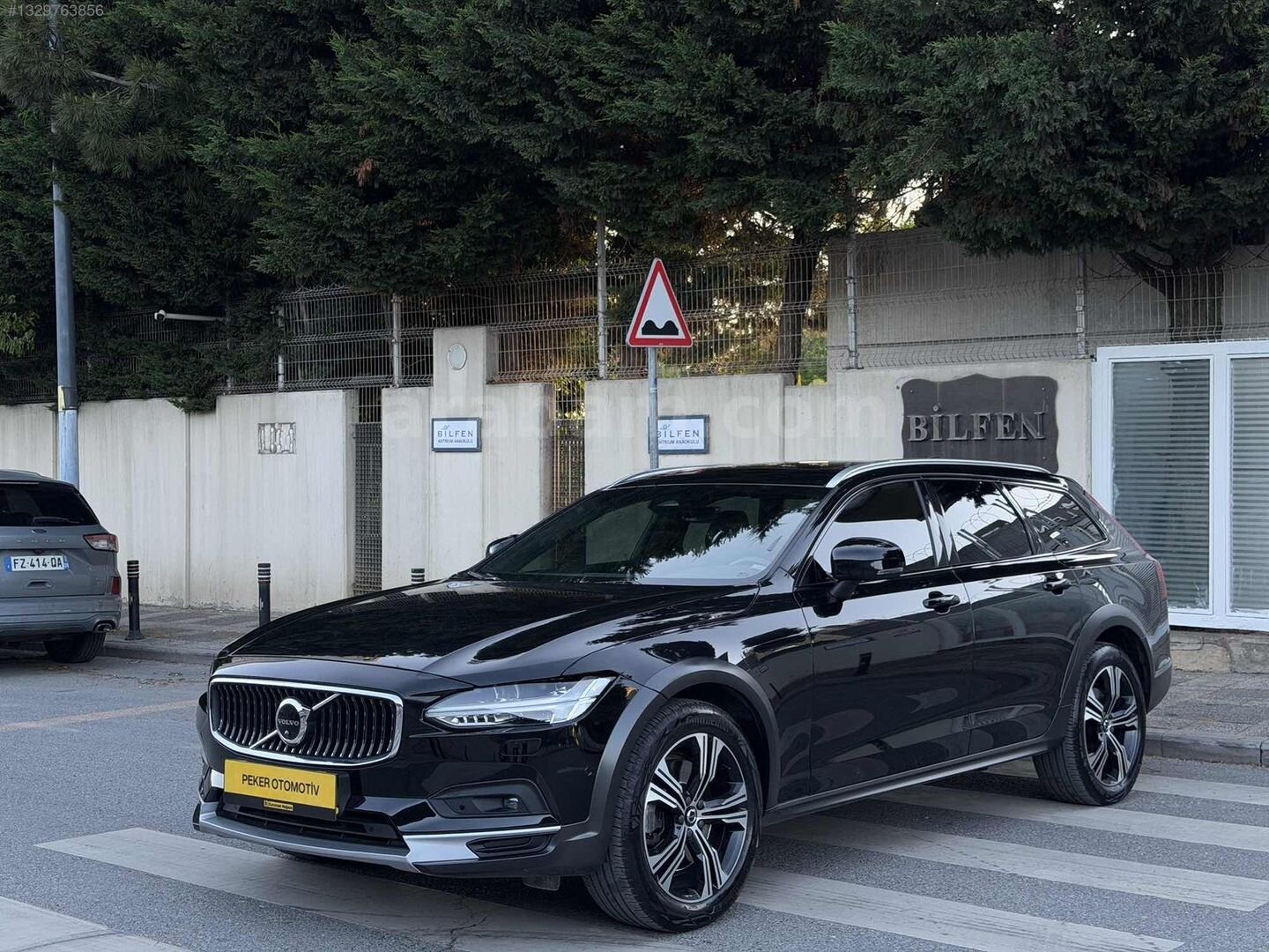 Galeriden Volvo V90 Cross Country 2.0 B5 Plus Bright 2023 Model İstanbul 96.500 km Siyah 2