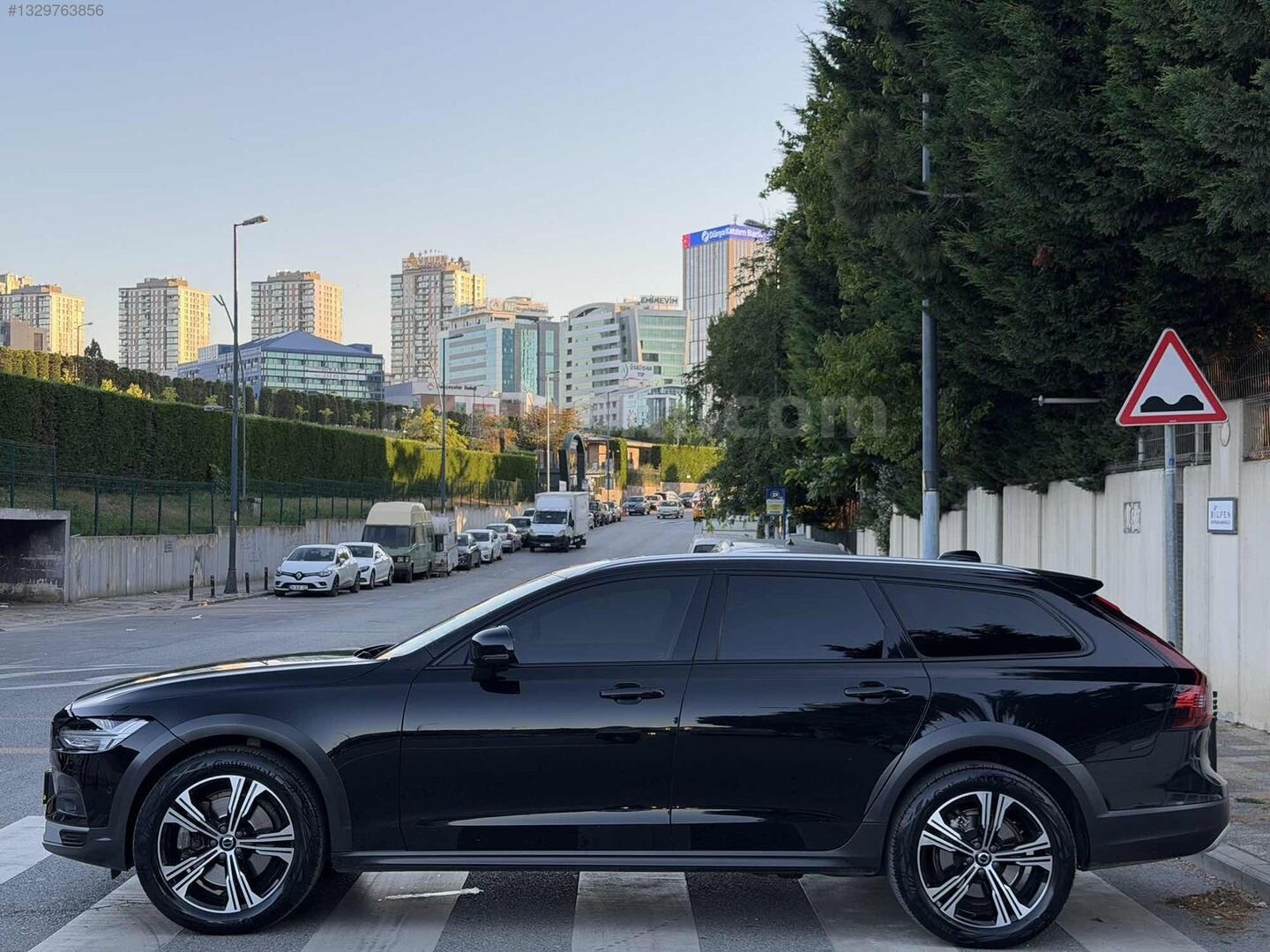 Galeriden Volvo V90 Cross Country 2.0 B5 Plus Bright 2023 Model İstanbul 96.500 km Siyah 7