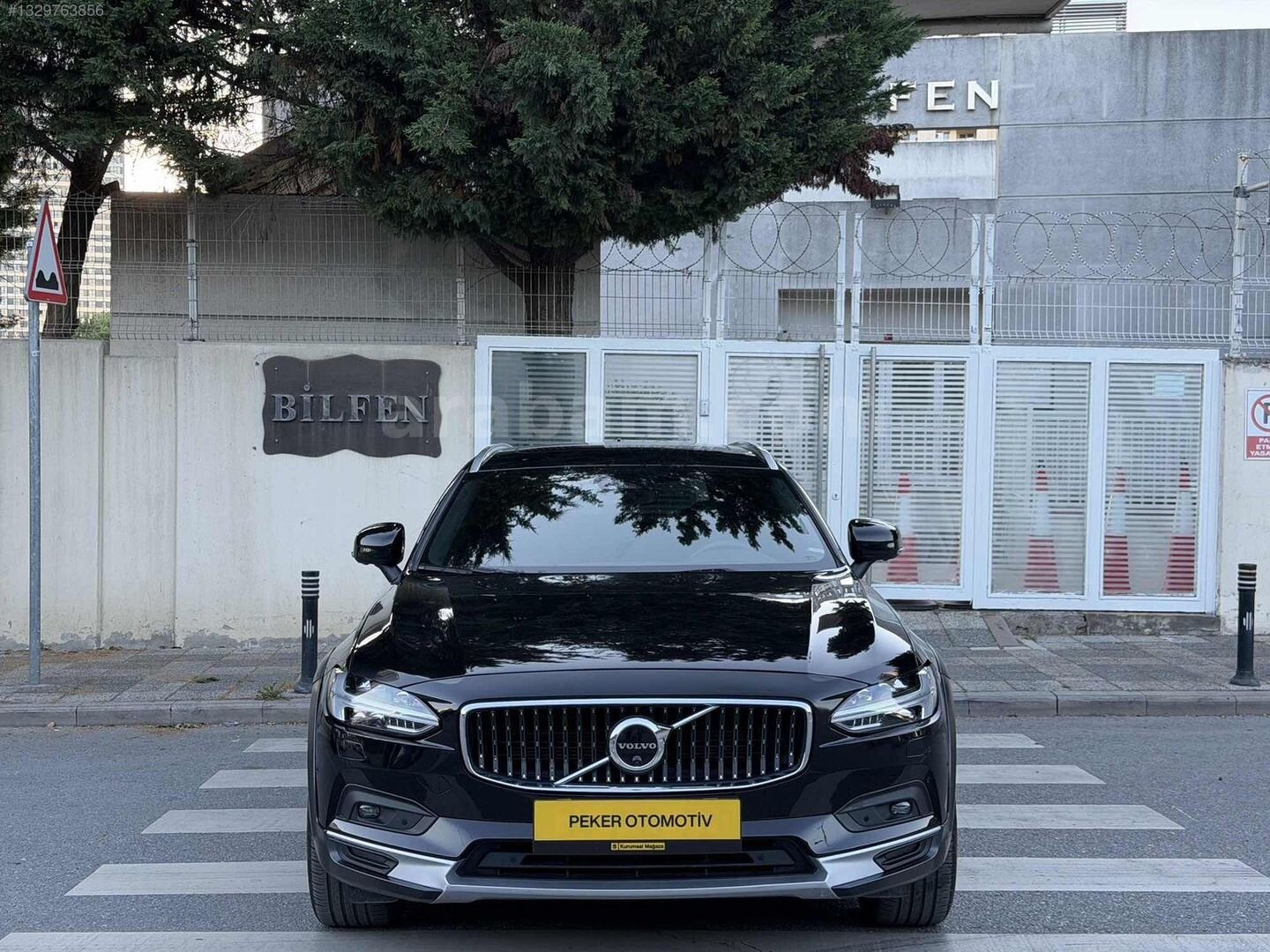 Galeriden Volvo V90 Cross Country 2.0 B5 Plus Bright 2023 Model İstanbul 96.500 km Siyah 1
