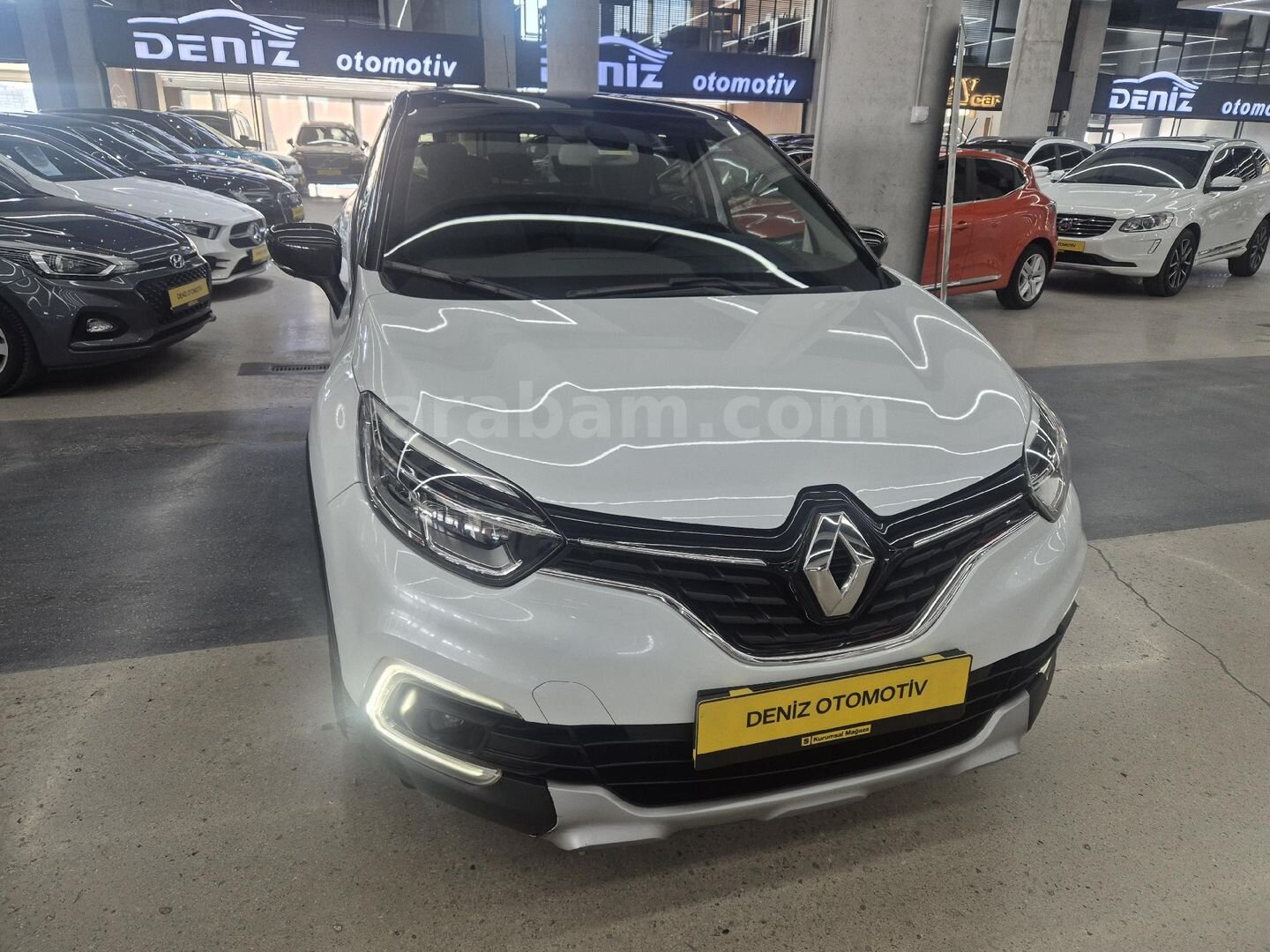 Galeriden Renault Captur 1.5 dCi Icon 2018 Model Ankara 74.000 km Beyaz 3