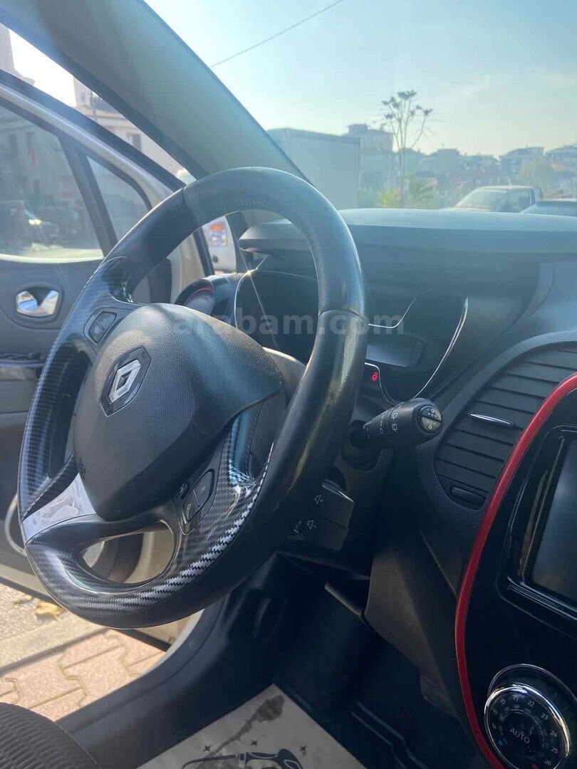 Sahibinden Renault Captur 1.5 dCi Outdoor 2015 Model İstanbul 183.000 km Beyaz 6