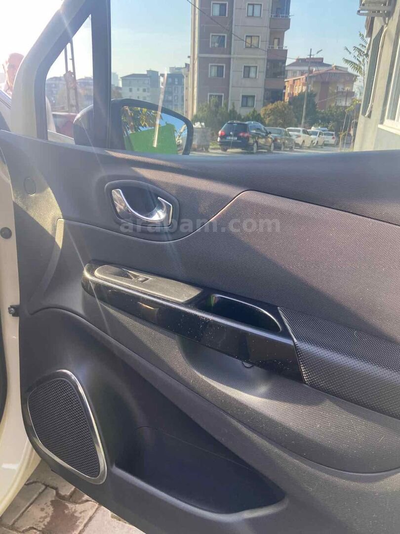 Sahibinden Renault Captur 1.5 dCi Outdoor 2015 Model İstanbul 183.000 km Beyaz 3