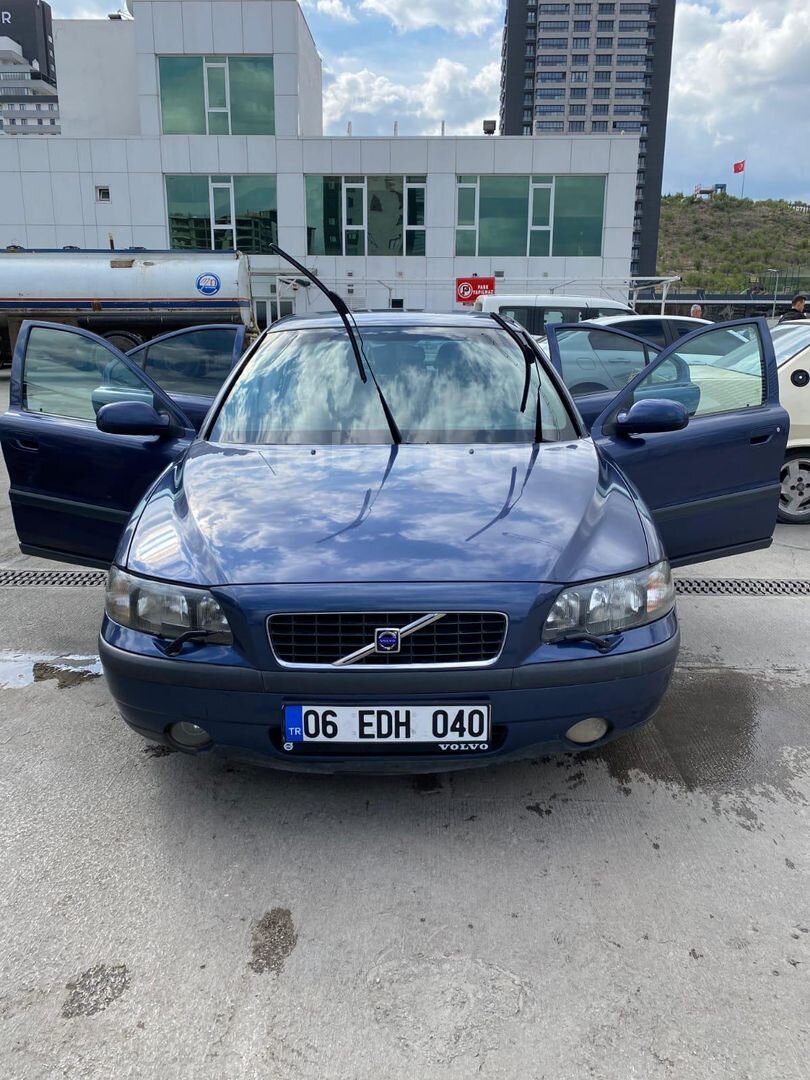 Sahibinden Volvo S60 2.4 T 2000 Model Ankara 250.000 km Lacivert 1