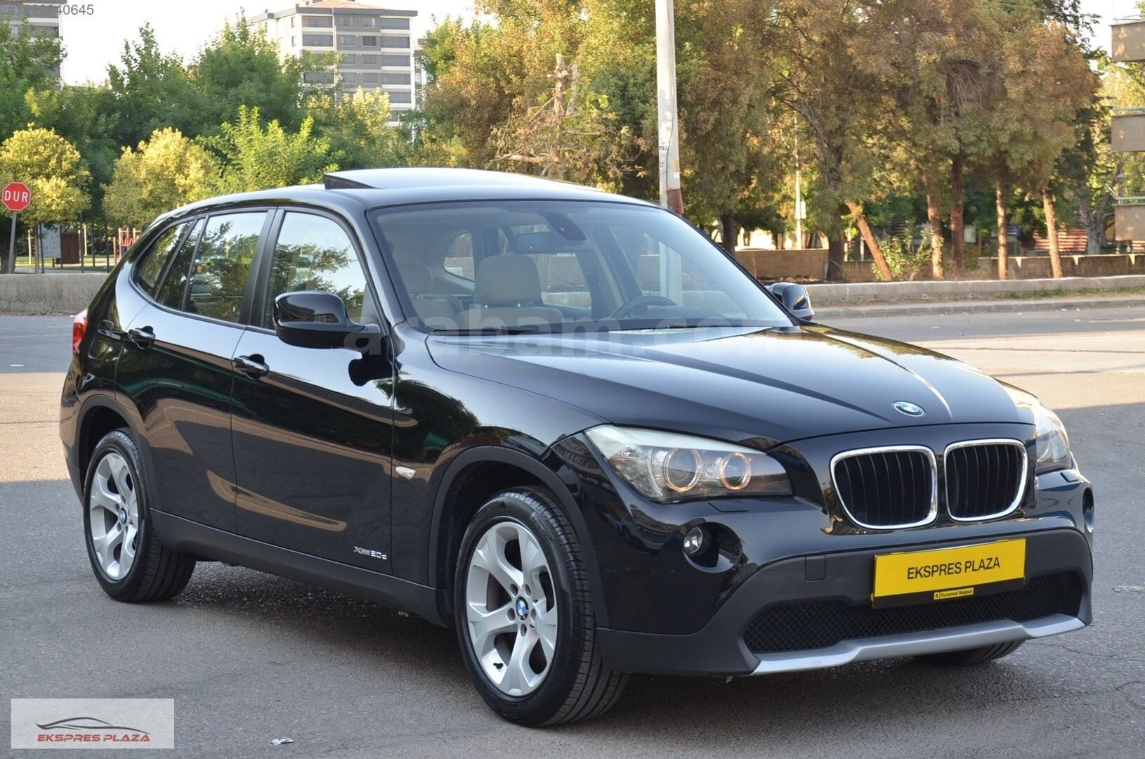 Galeriden BMW X1 20d xDrive 2.0d 2011 Model Gaziantep 56.000 km Siyah 3