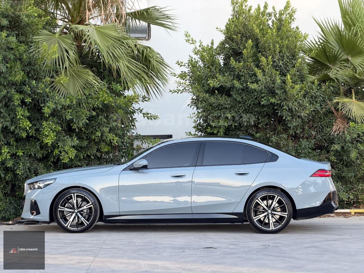 Galeriden BMW i Serisi i5 eDrive 40 M Sport 2025 Model Antalya 6.050 km Gri 5