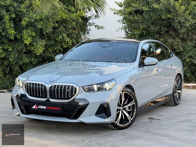 Galeriden BMW i Serisi i5 eDrive 40 M Sport 2025 Model Antalya 6.050 km Gri