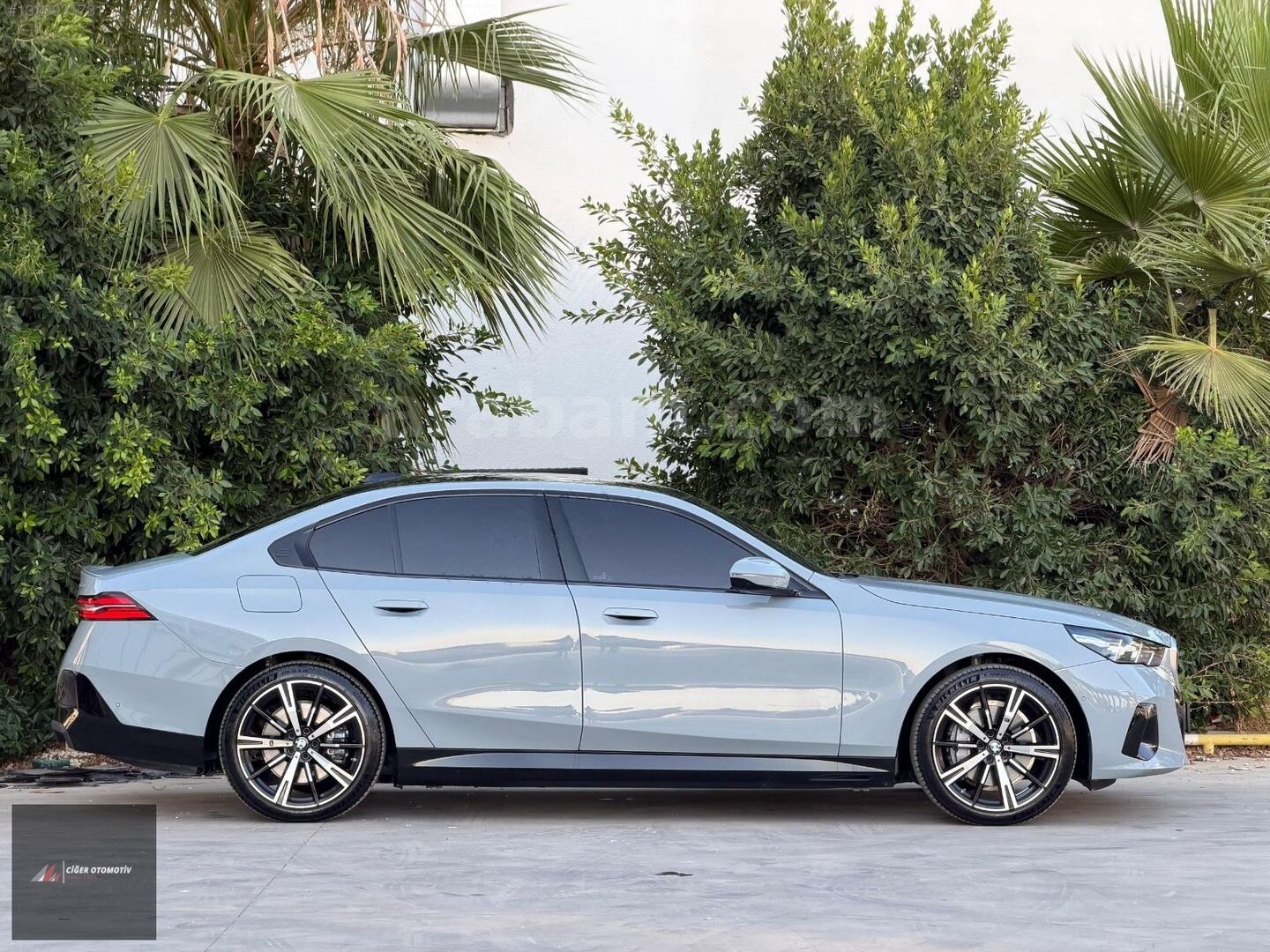Galeriden BMW i Serisi i5 eDrive 40 M Sport 2025 Model Antalya 6.050 km Gri 4