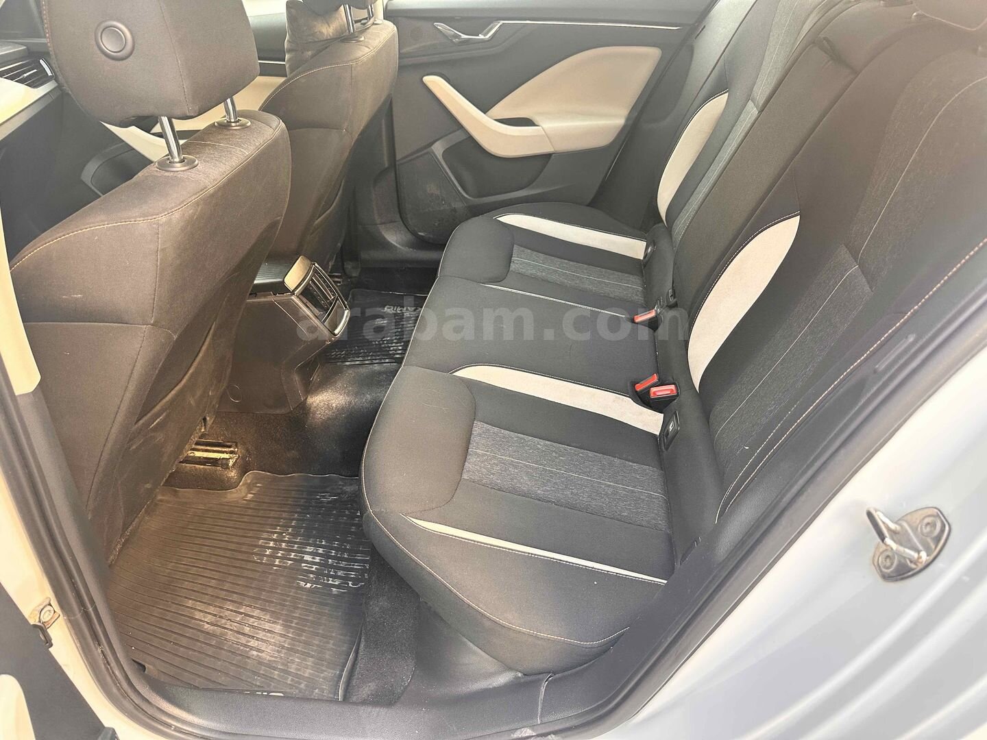 Sahibinden Skoda Kamiq 1.0 TSI Premium 2020 Model Van 83.000 km Beyaz 6