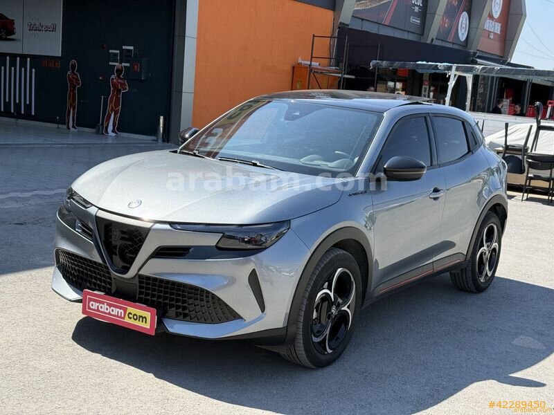 Galeriden Alfa Romeo Junior Ibrida 1.2 speciale 2025 Model İstanbul 40.243 km Gri (titanyum) 3
