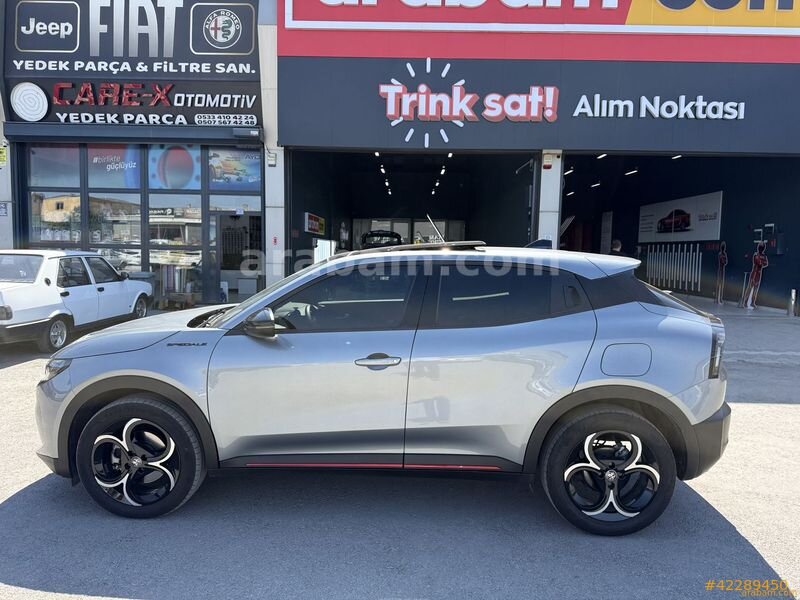 Galeriden Alfa Romeo Junior Ibrida 1.2 speciale 2025 Model İstanbul 40.243 km Gri (titanyum) 4