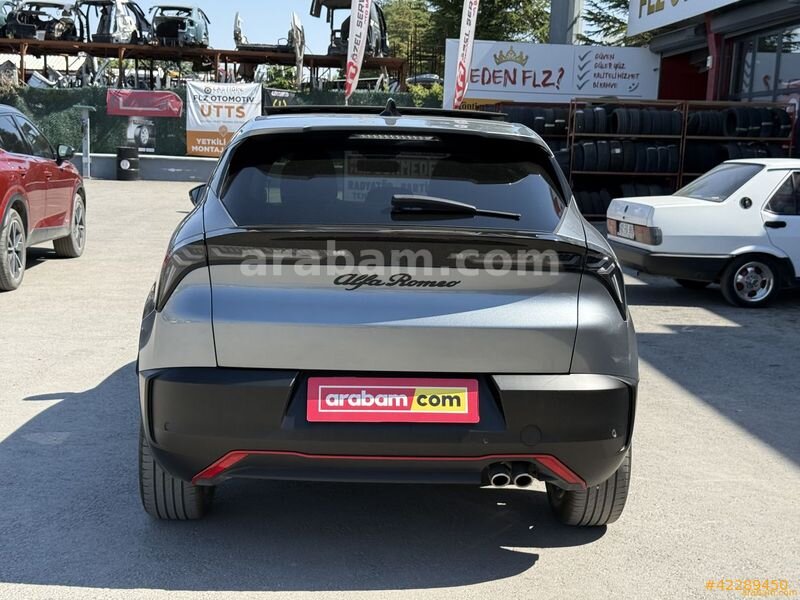 Galeriden Alfa Romeo Junior Ibrida 1.2 speciale 2025 Model İstanbul 40.243 km Gri (titanyum) 6