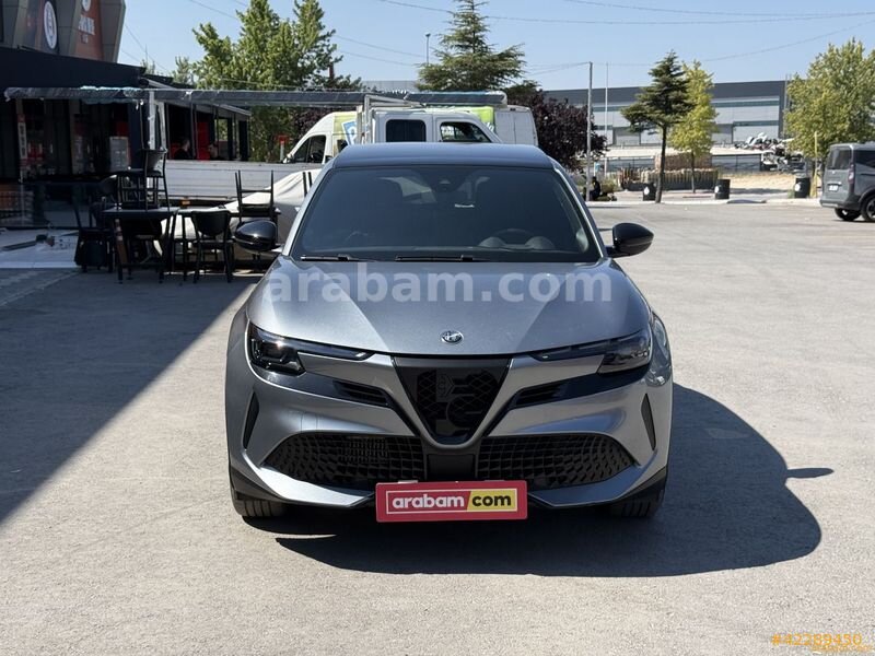 Galeriden Alfa Romeo Junior Ibrida 1.2 speciale 2025 Model İstanbul 40.243 km Gri (titanyum)