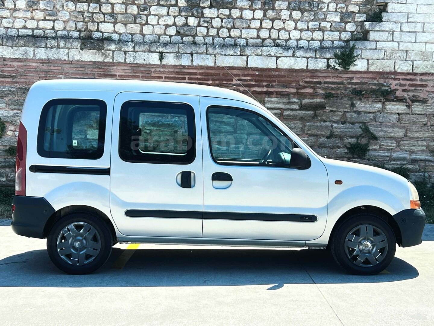 Galeriden Renault Kangoo 1.4 RTE 2002 Model İstanbul 196.000 km Gri 3