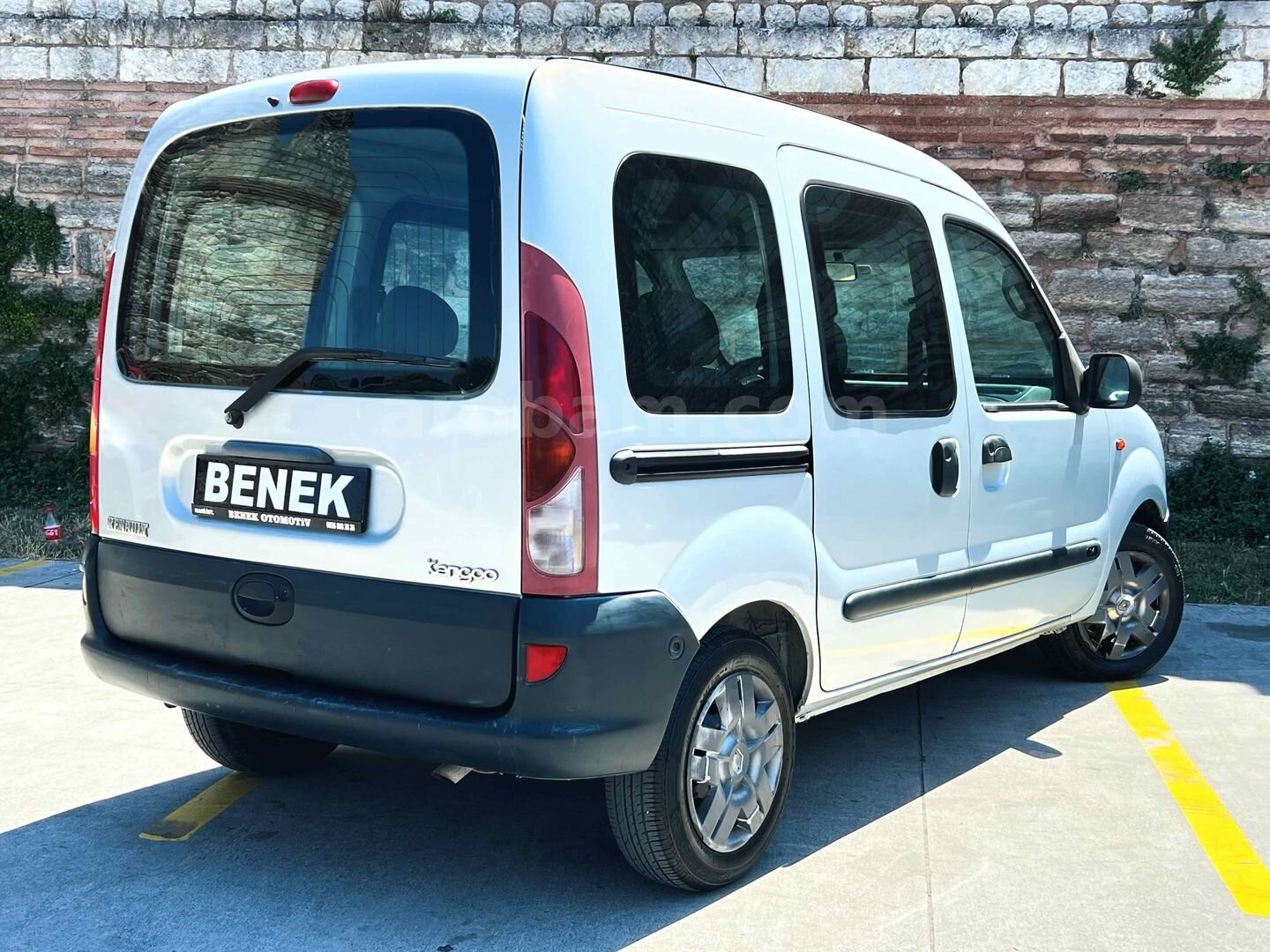 Galeriden Renault Kangoo 1.4 RTE 2002 Model İstanbul 196.000 km Gri 4
