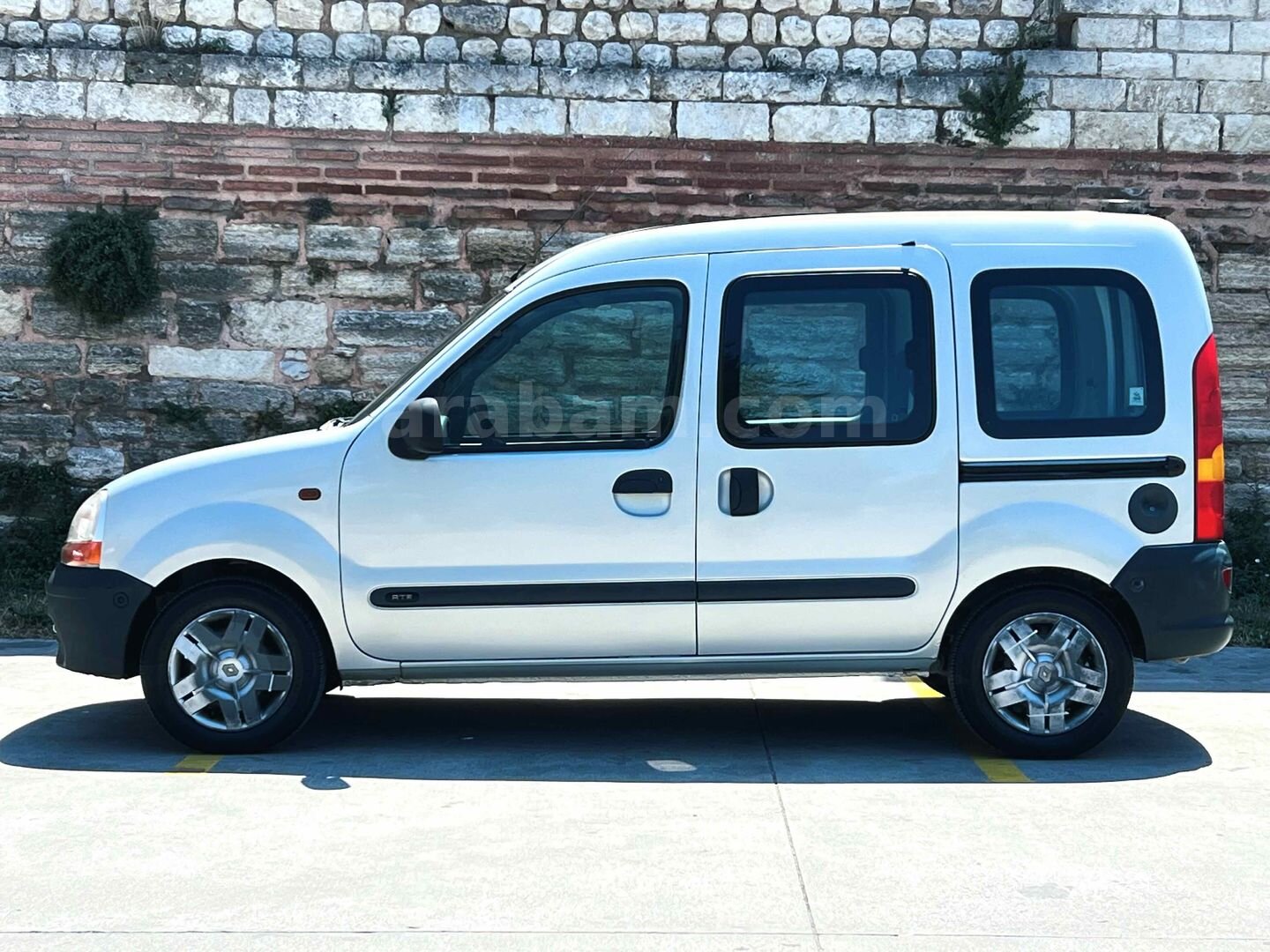 Galeriden Renault Kangoo 1.4 RTE 2002 Model İstanbul 196.000 km Gri 5