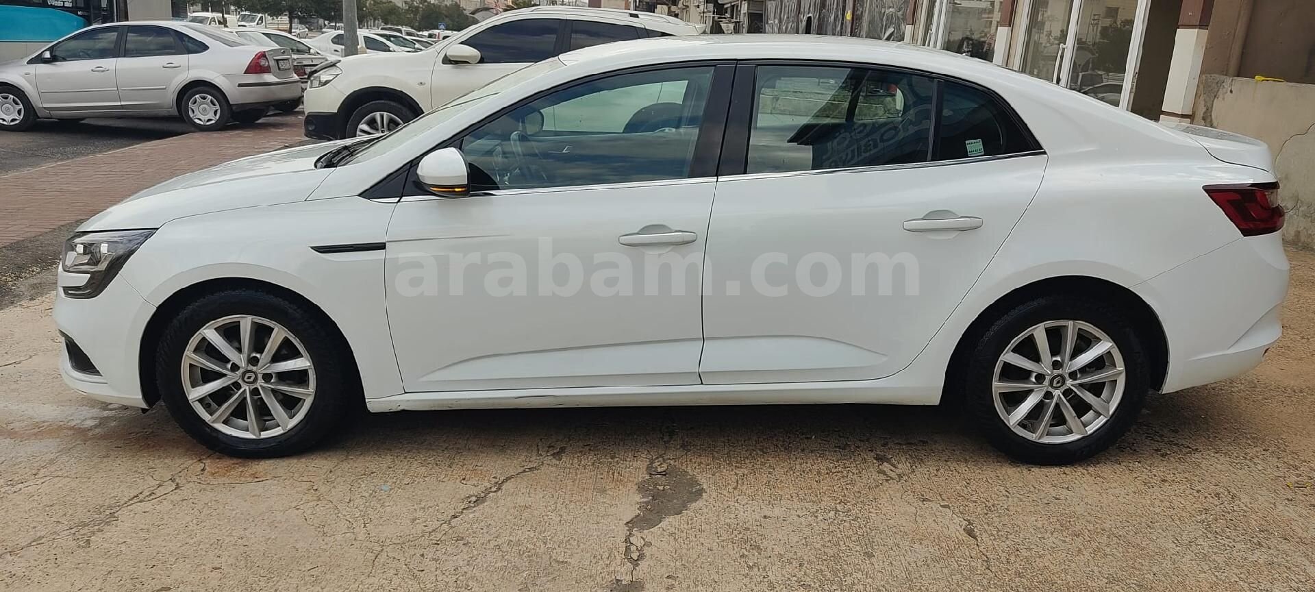 Galeriden Renault Megane 1.5 dCi Touch 2018 Model Şanlıurfa 280.000 km Beyaz 4