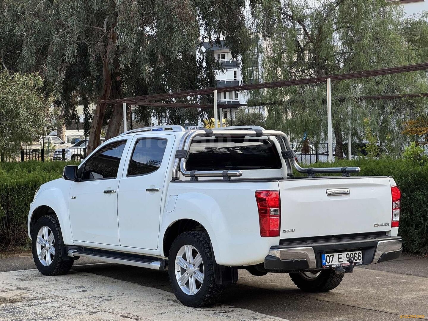 Galeriden Isuzu D-Max 1.9 D 4x4 V-Cross 2017 Model Antalya 267.000 km Beyaz 7