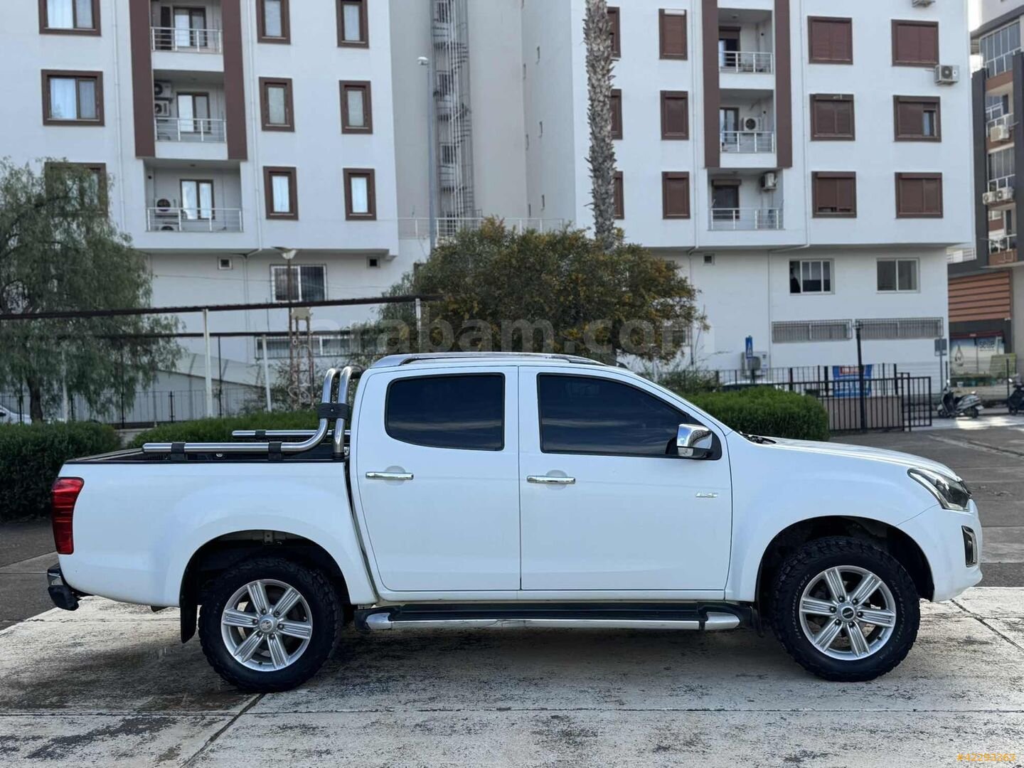 Galeriden Isuzu D-Max 1.9 D 4x4 V-Cross 2017 Model Antalya 267.000 km Beyaz 5