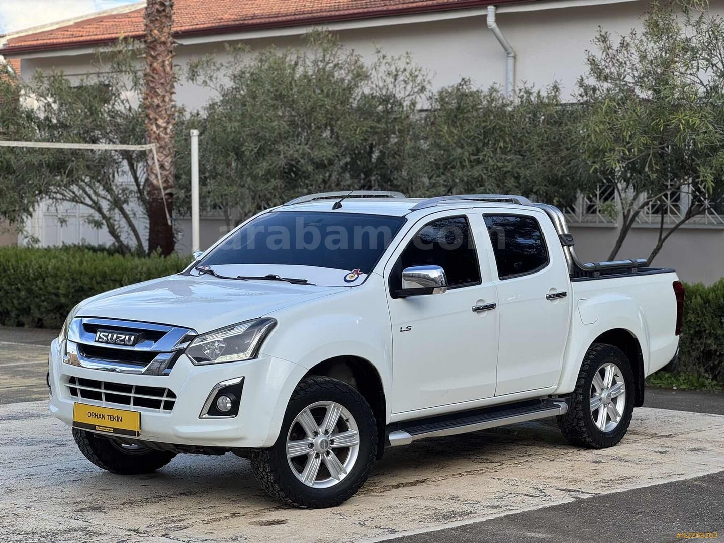 Galeriden Isuzu D-Max 1.9 D 4x4 V-Cross 2017 Model Antalya 267.000 km Beyaz 2