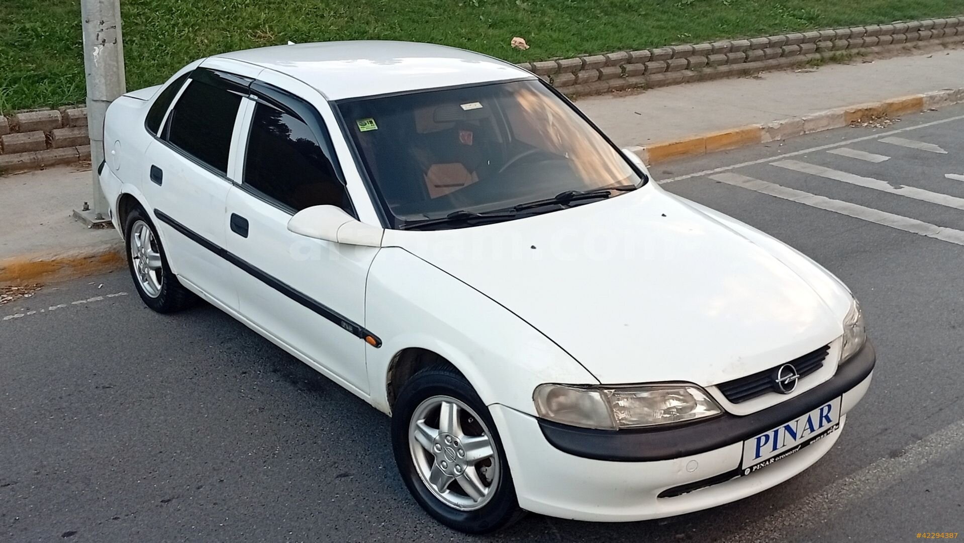 Galeriden Opel Vectra 2.0 GLS 1996 Model İstanbul 291.000 km Beyaz 5