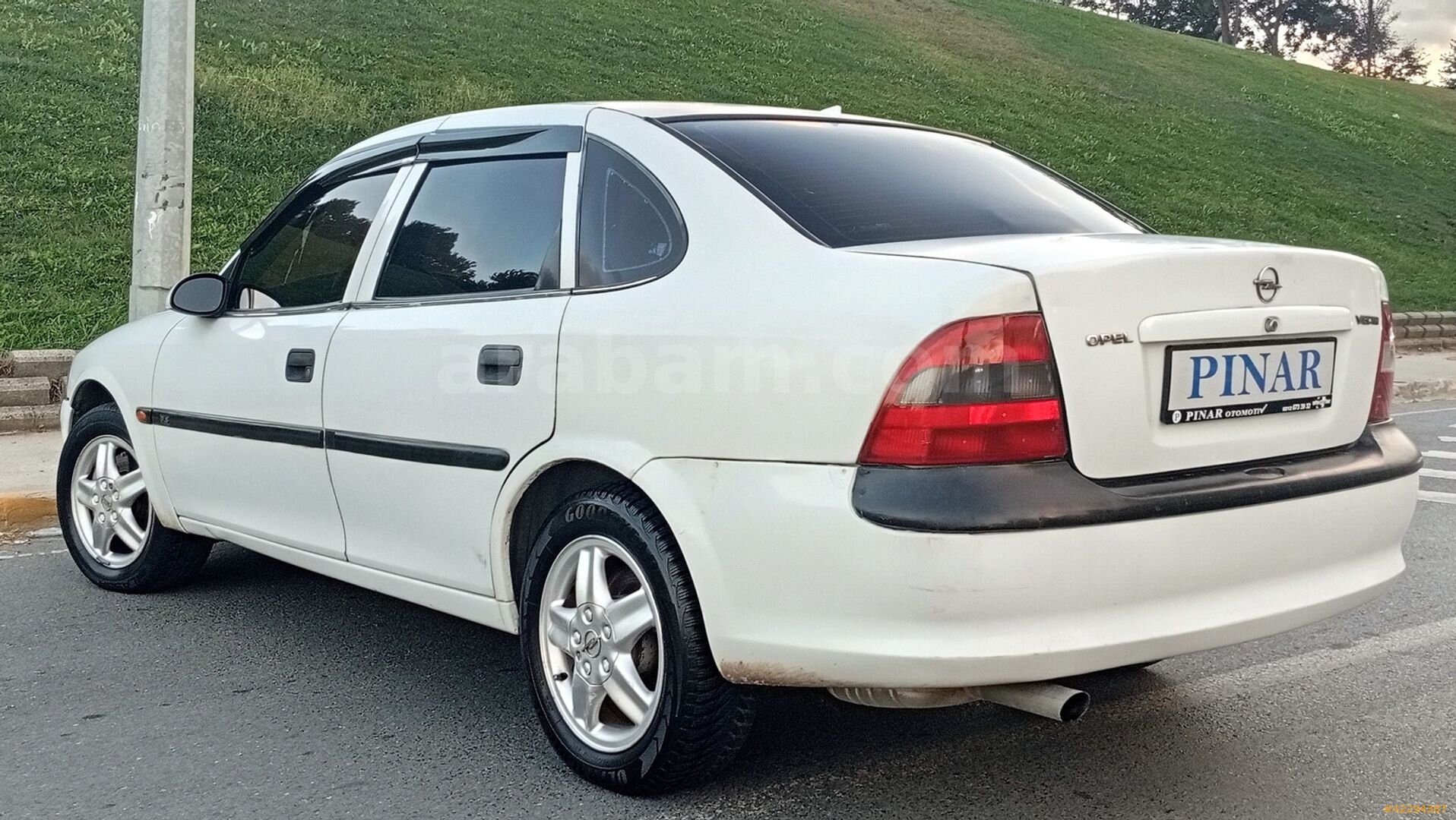 Galeriden Opel Vectra 2.0 GLS 1996 Model İstanbul 291.000 km Beyaz 7
