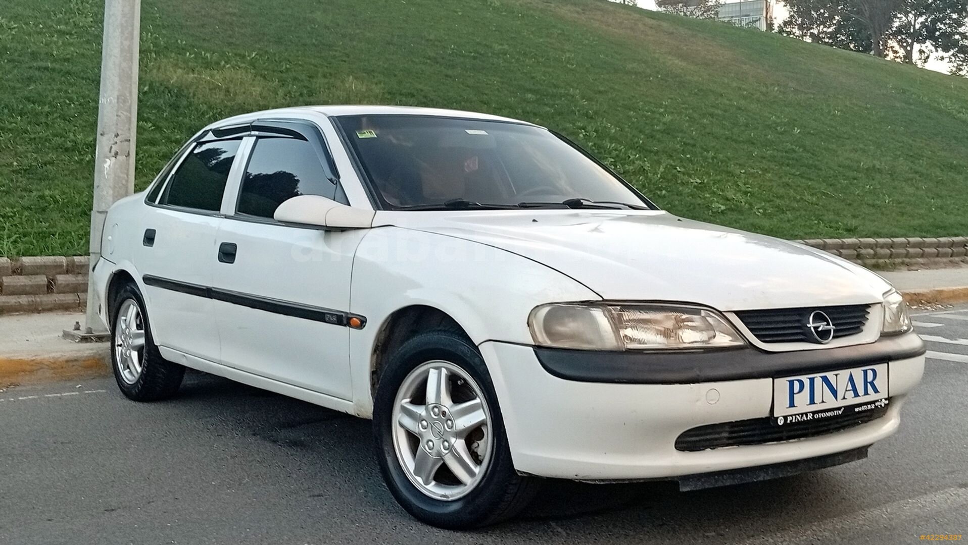 Galeriden Opel Vectra 2.0 GLS 1996 Model İstanbul 291.000 km Beyaz 4