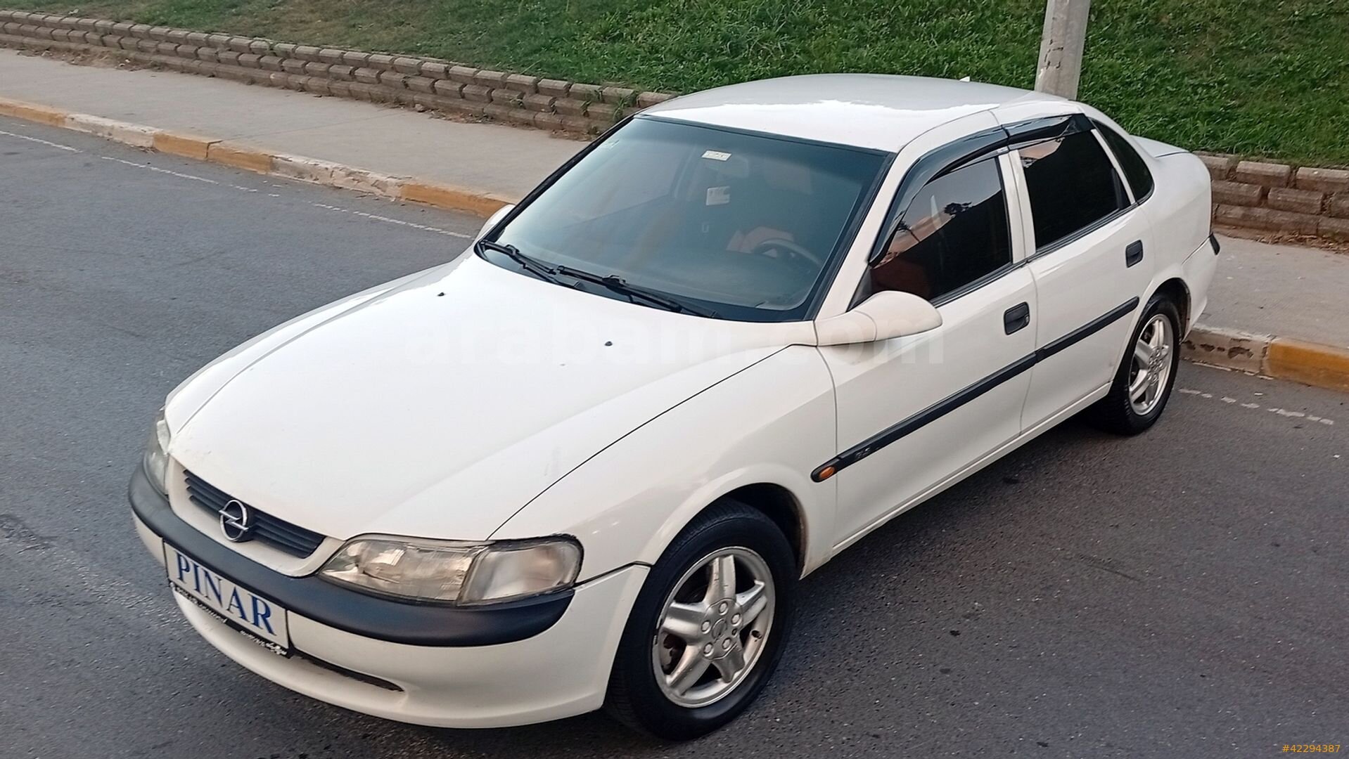 Galeriden Opel Vectra 2.0 GLS 1996 Model İstanbul 291.000 km Beyaz 3