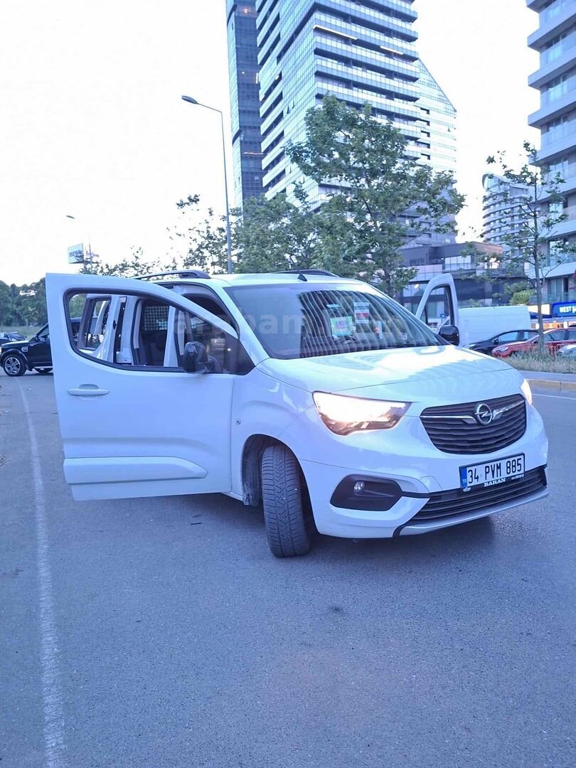Sahibinden Opel Combo 1.5 CDTI Elegance 2023 Model İstanbul 115.000 km Beyaz 4