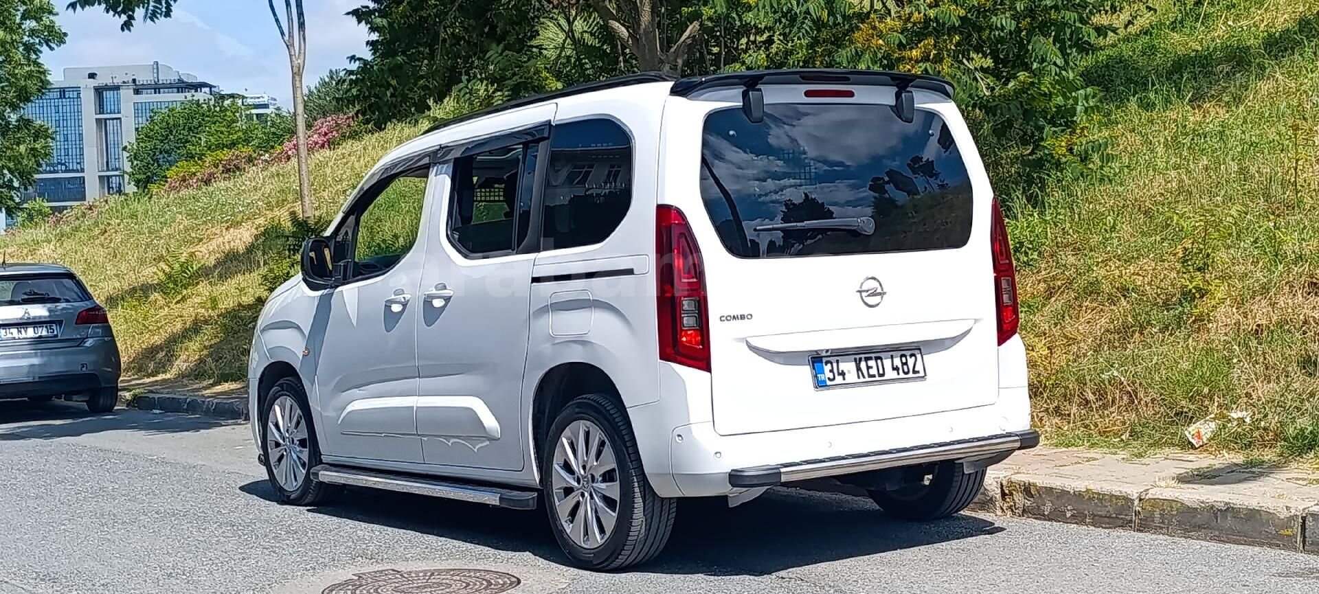 Sahibinden Opel Combo 1.5 CDTI Ultimate 2024 Model İstanbul 60.000 km Beyaz 3