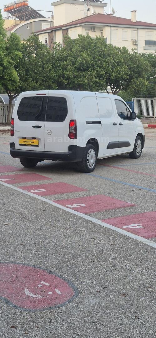 Galeriden Opel Combo 1.5 CDTI Elegance 2022 Model Antalya 105.000 km Beyaz 4