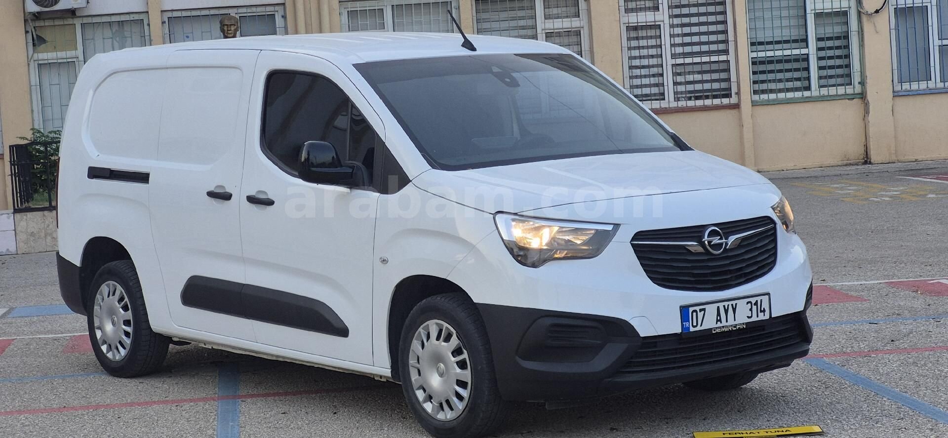 Galeriden Opel Combo 1.5 CDTI Elegance 2022 Model Antalya 105.000 km Beyaz 1