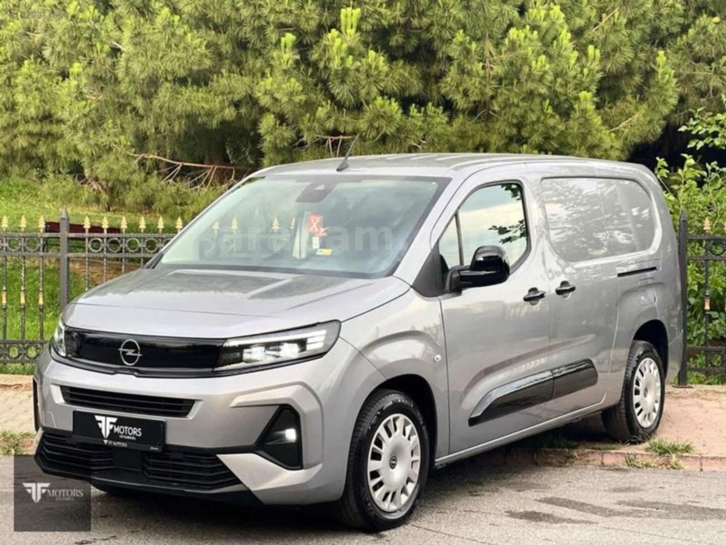 Galeriden Opel Combo 1.5 CDTI Ultimate XL 2025 Model İstanbul 9.500 km Füme 1