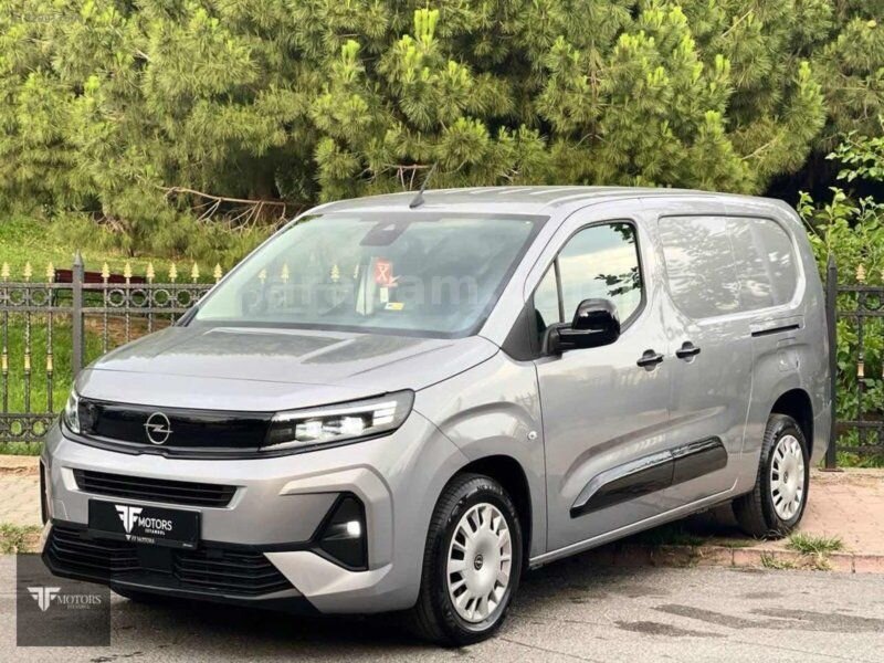 Galeriden Opel Combo 1.5 CDTI Ultimate XL 2025 Model İstanbul 9.500 km Füme