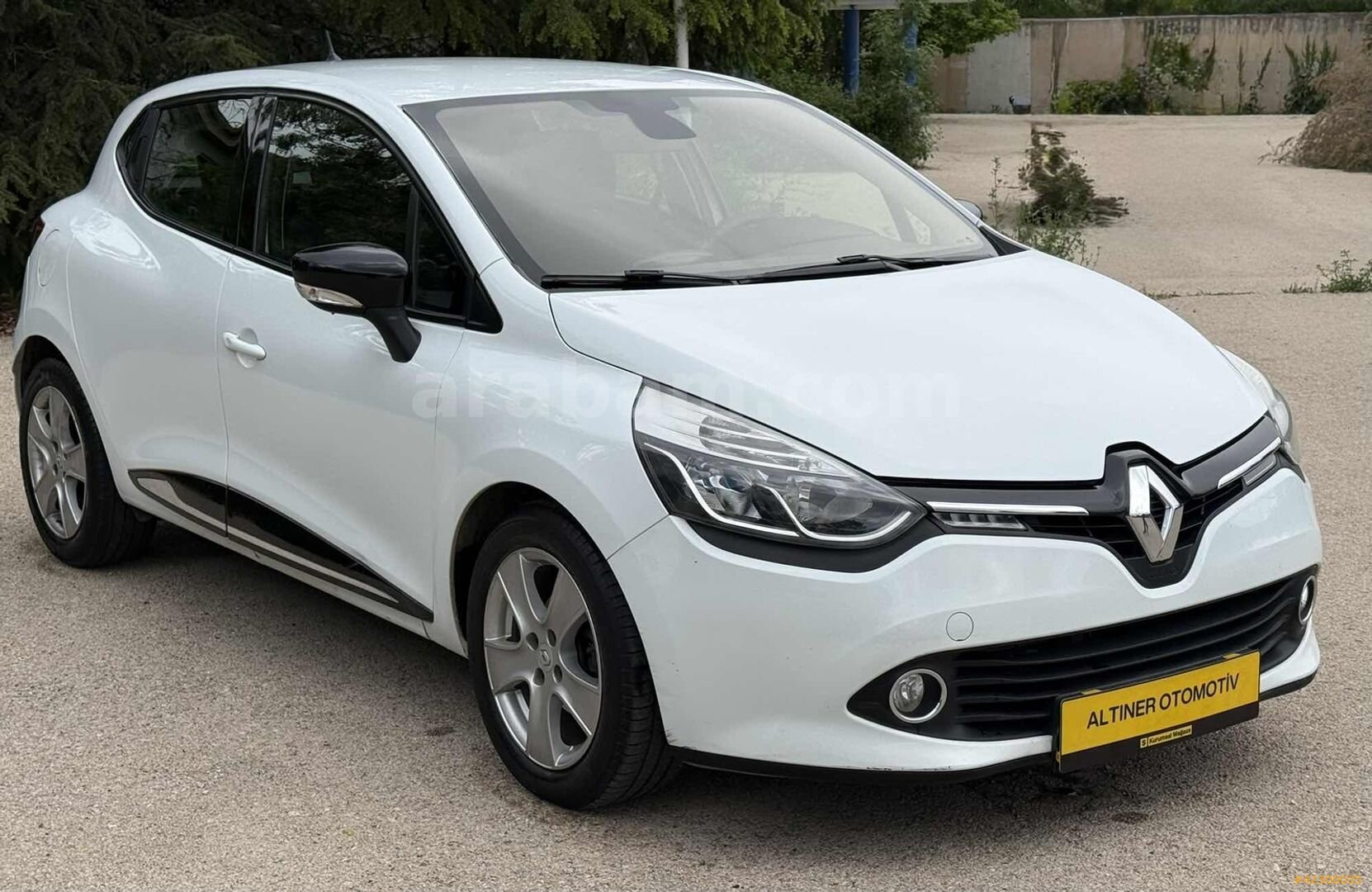 Galeriden Renault Clio 1.5 dCi Touch 2015 Model Aksaray 128.500 km Beyaz 2