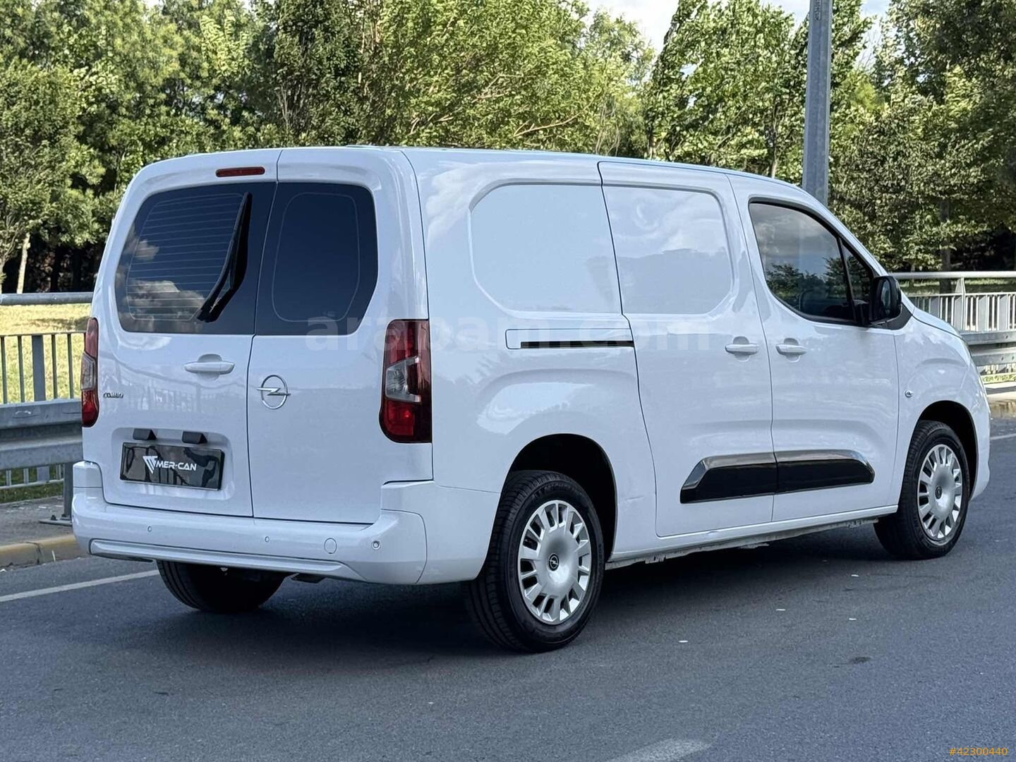 Galeriden Opel Combo 1.5 CDTI Ultimate XL 2024 Model İstanbul 34.000 km Beyaz 6