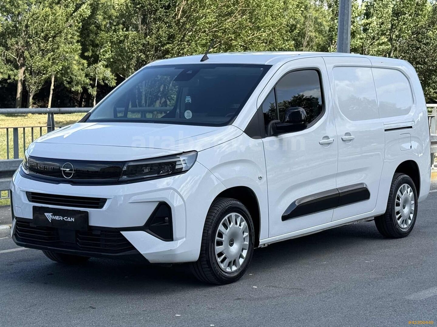 Galeriden Opel Combo 1.5 CDTI Ultimate XL 2024 Model İstanbul 34.000 km Beyaz 3